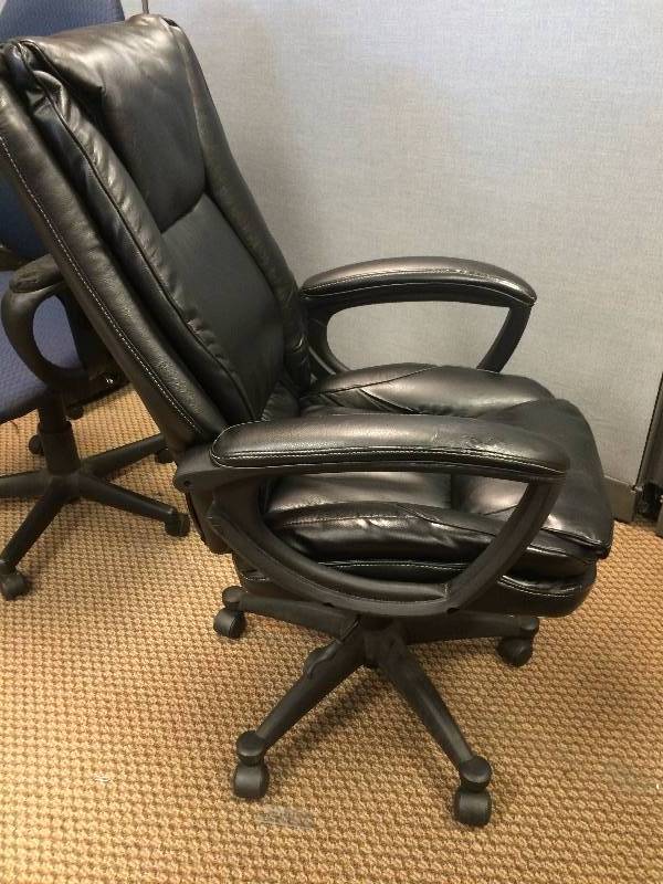 Cushy Comfort Leather Multi Adjustible Settings Executive Swivel Rolling Chair - Slight Wear To Arms shown in pics - This is very nice and soft but I would still want the chair in Lot #31
