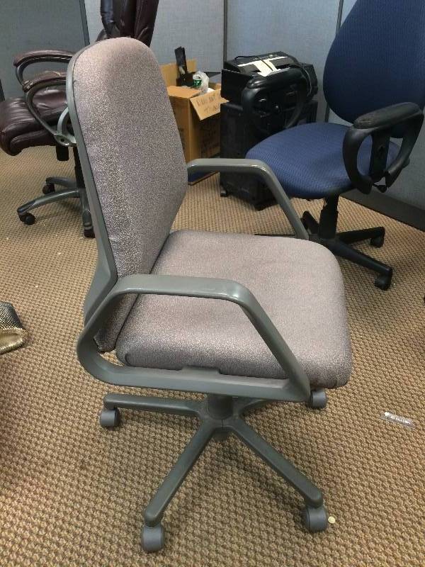 Ergonomic Multi Adjustible Settings Swivel Rolling Executive Office Chair - Nice Condition