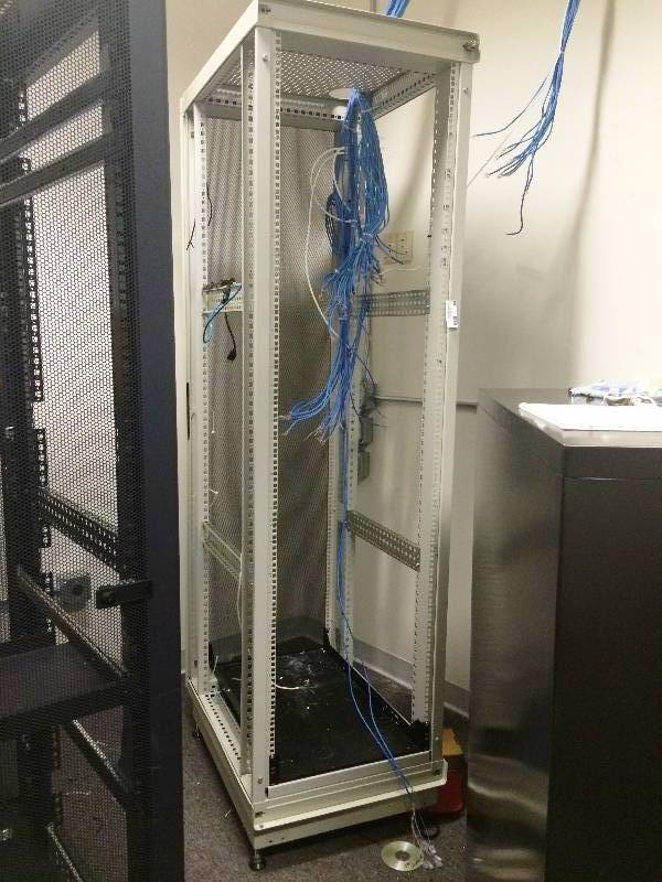 WOW Compaq Server Racl - Excellent Condition - Includes Front & Back Glass Doors (In Second Picture) Does NOT Include Blue Hanging Cables