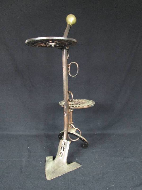 lot 3 image: Farmers Plant Stand