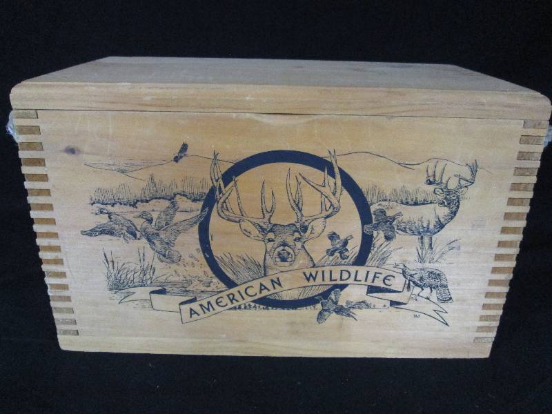 lot 6 image: The Classic By Evans Wood Storage Box