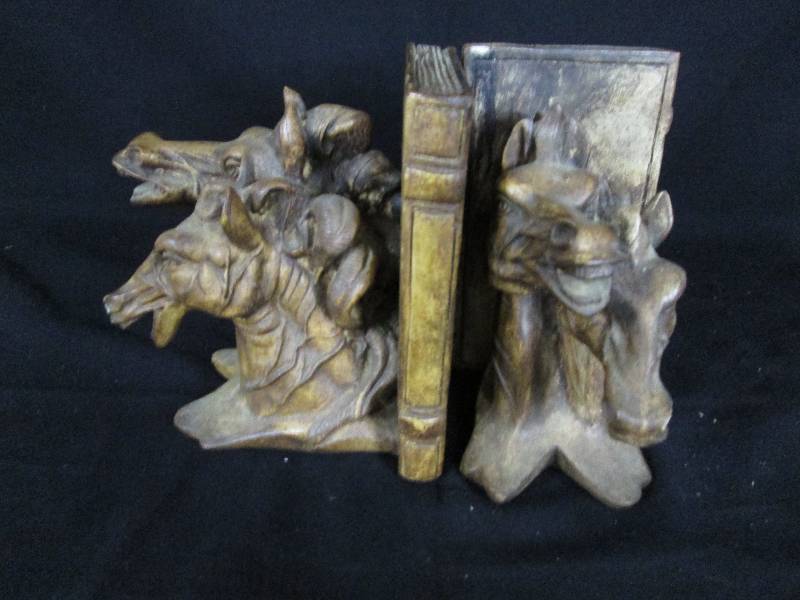lot 21 image: Fabbri Art Studio Horse Bookends