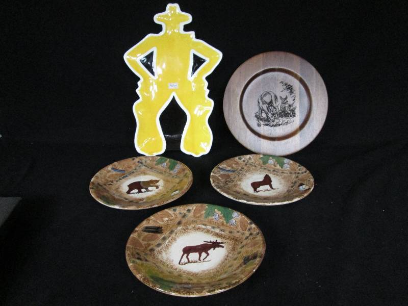 lot 29 image: Department 56 Redo Plate & Keltgen Seed Wood Plate