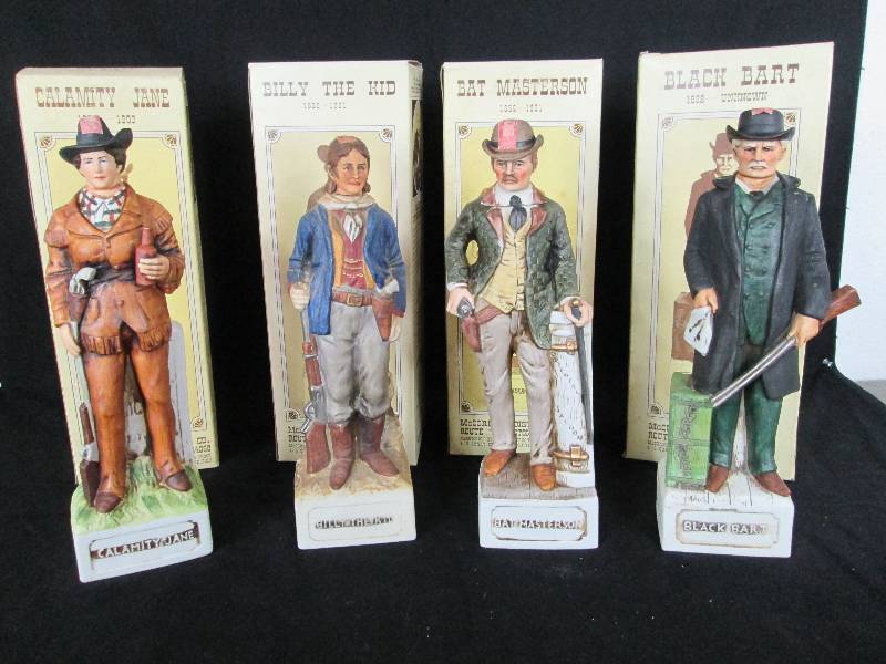 lot 93 image: McCormick Gunfighter Decanters