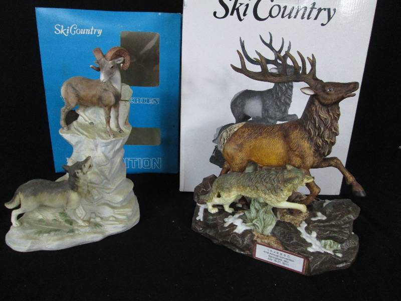 lot 123 image: Ski Country Wolfs  Decanters