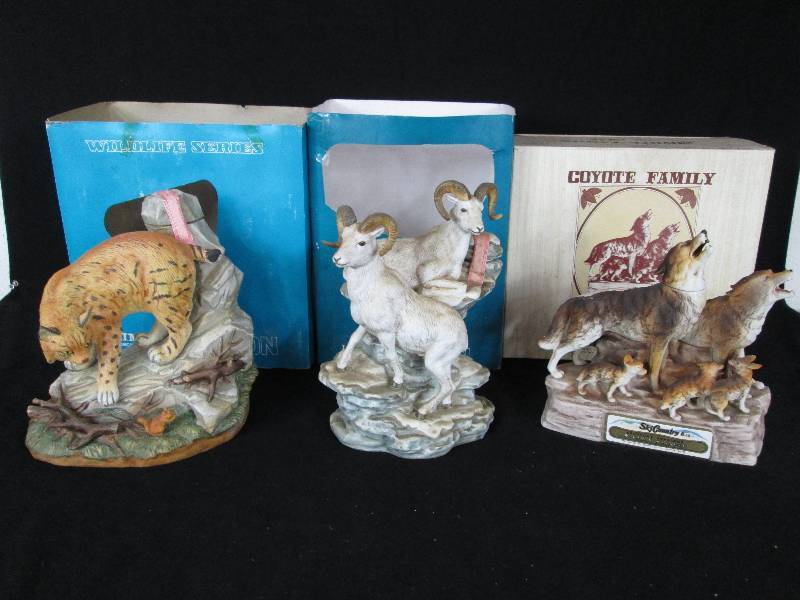 lot 124 image: Ski Country Coyote Family  Decanters