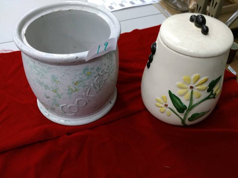 lot 19 image: Vintage Cookie Jars
