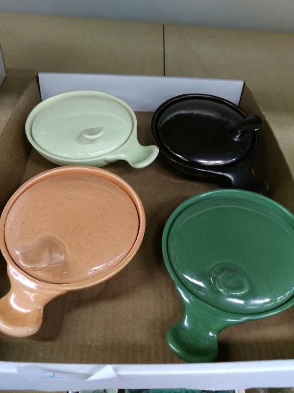 lot 21 image: Vintage Lidded Dishes