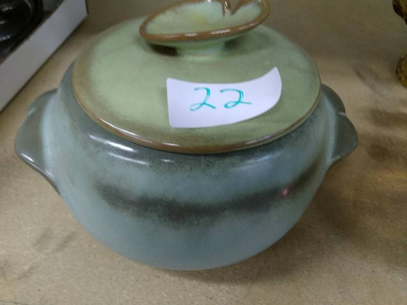 lot 22 image: Vintage Frankoma Lidded Dish