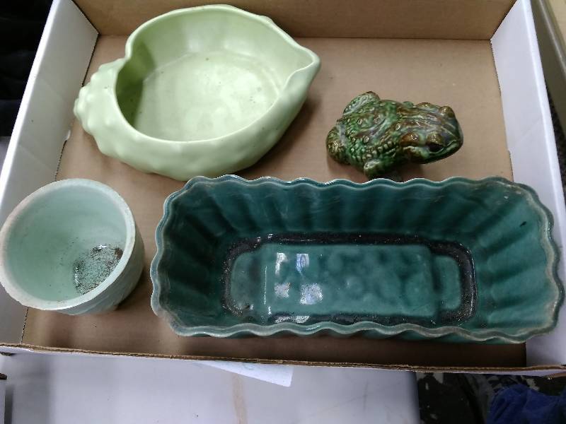 lot 28 image: Vintage Pottery Lot