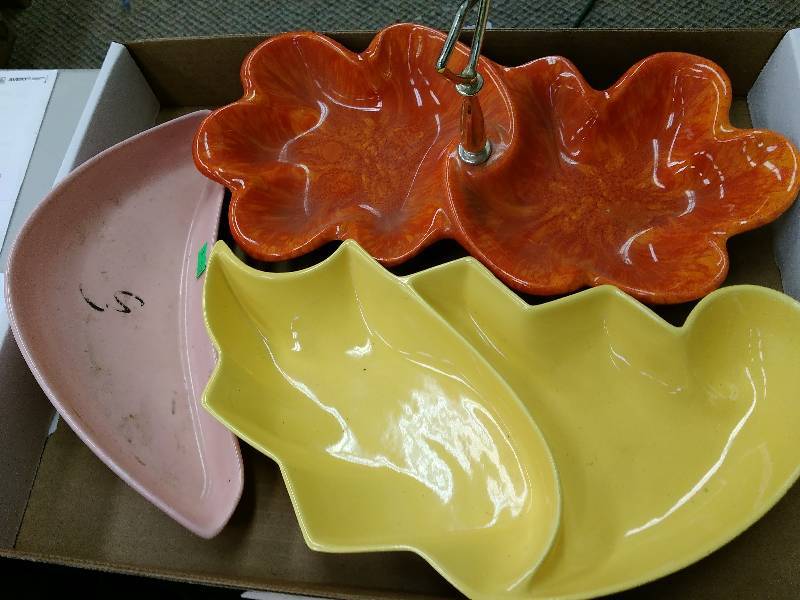 lot 29 image: Vintage Pottery Lot