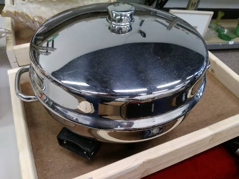 lot 30 image: Faberware Skillet