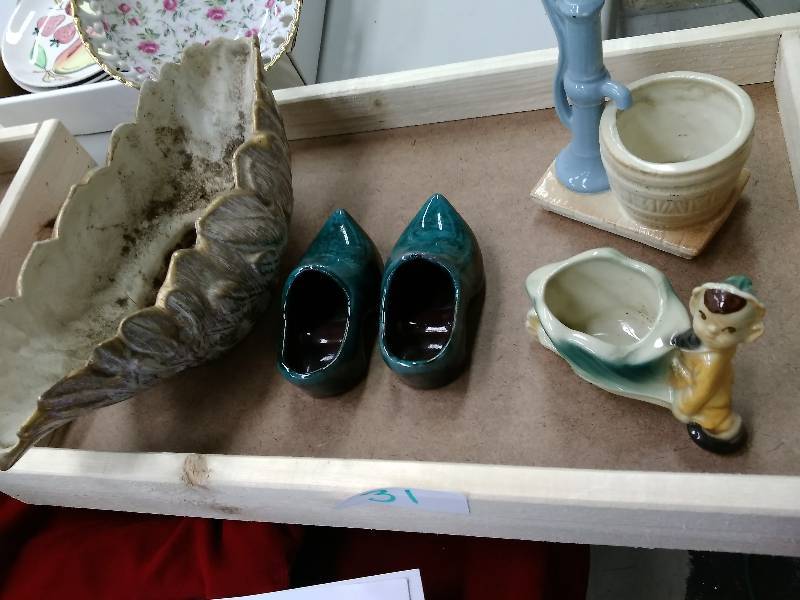 lot 31 image: Vintage Pottery Lot