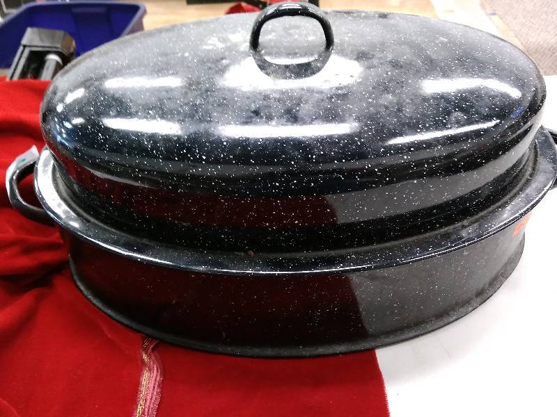 lot 32 image: Savory Roasting Pan