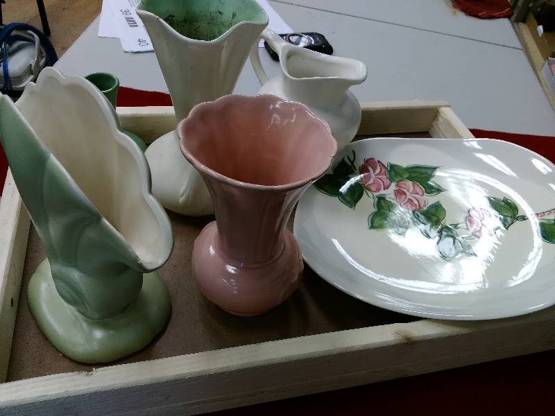 lot 34 image: Vintage Pottery Lot