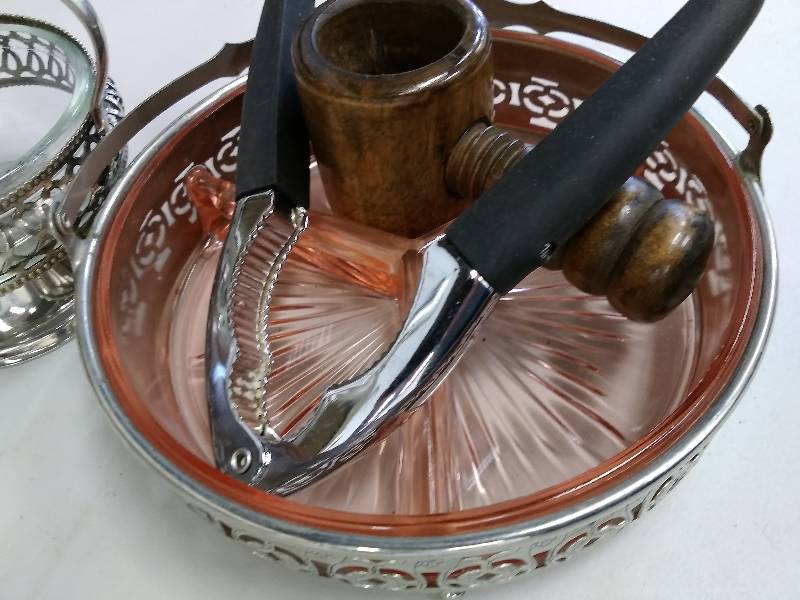 lot 39 image: Silver and Glass Lot