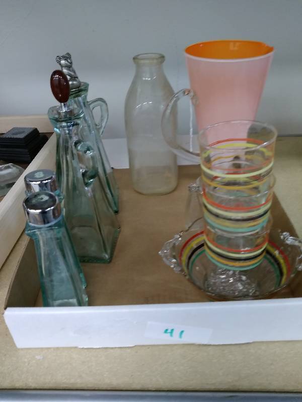 lot 41 image: Vintage Glassware Lot