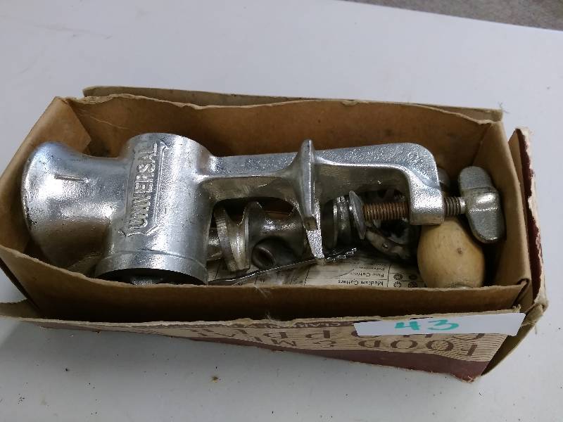 lot 43 image: Vintage Universal Meat Grinder