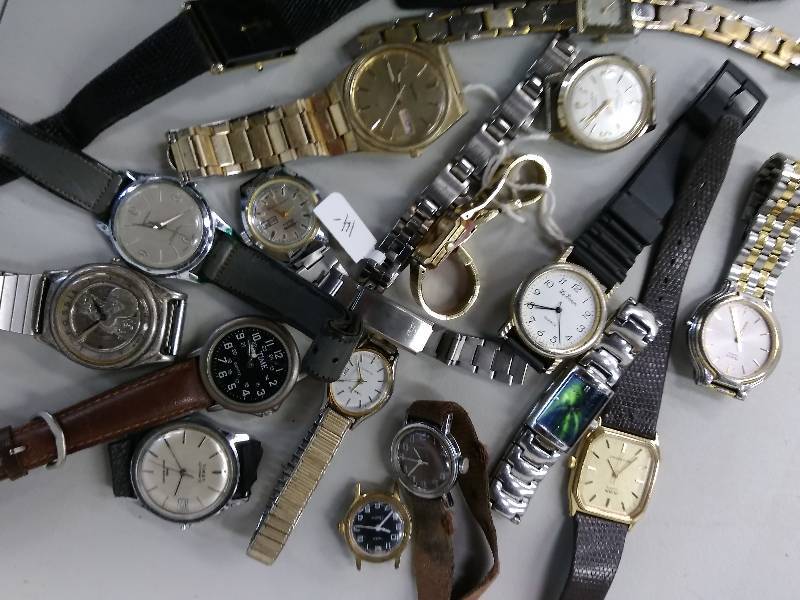 lot 44 image: Watch Lot