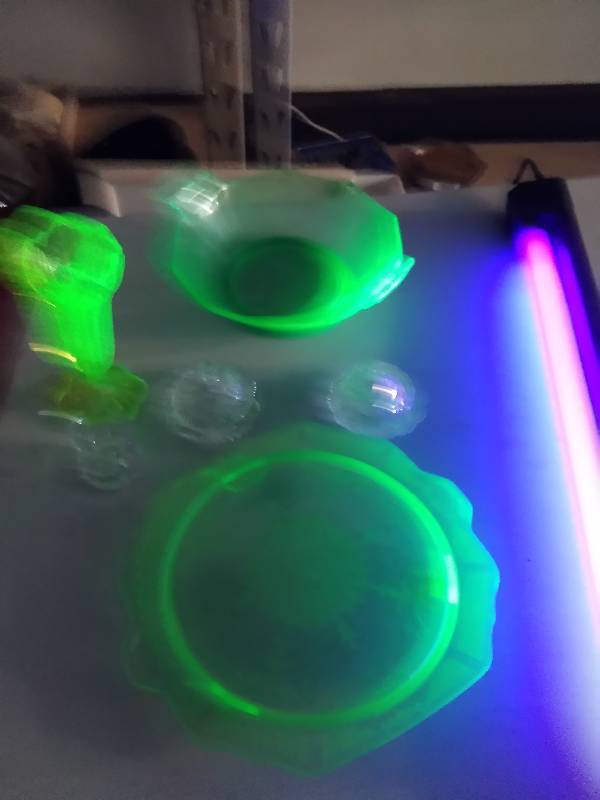 lot 48 image: Vintage UraniumVaseline Glass