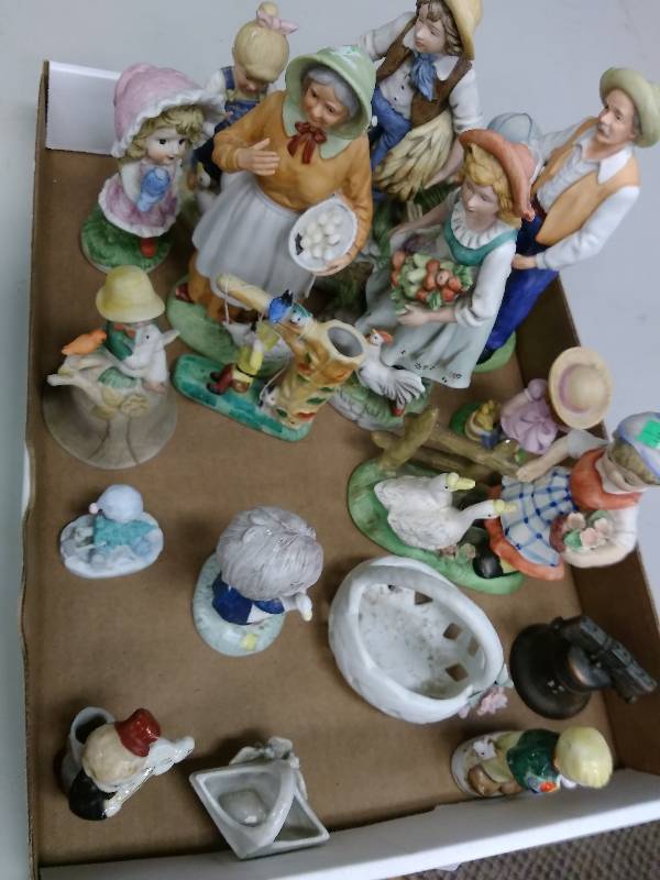 lot 53 image: Figurine Lot