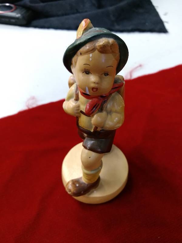 lot 54 image: Vintage Hummell