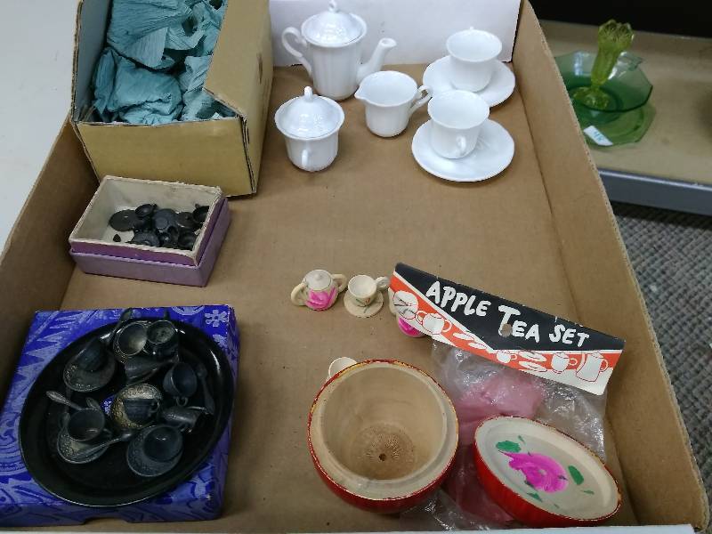 lot 56 image: Mini Tea Set Lot