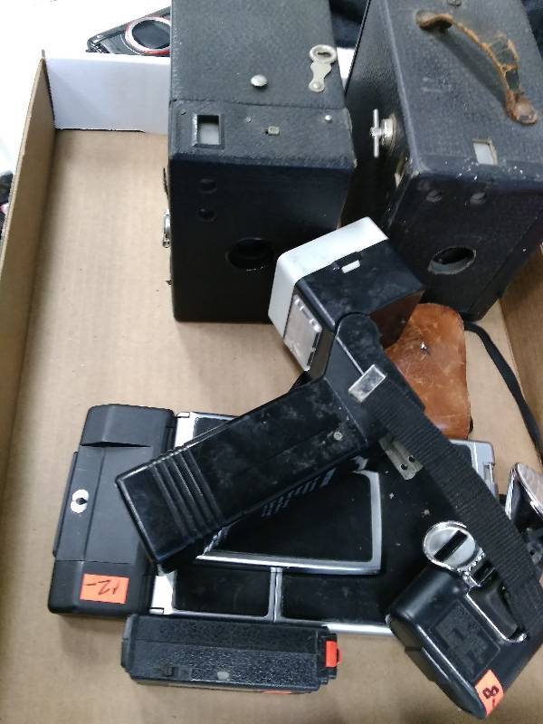 lot 58 image: Vintage Camera Lot