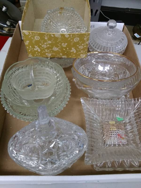 lot 61 image: Clear Glass Lot
