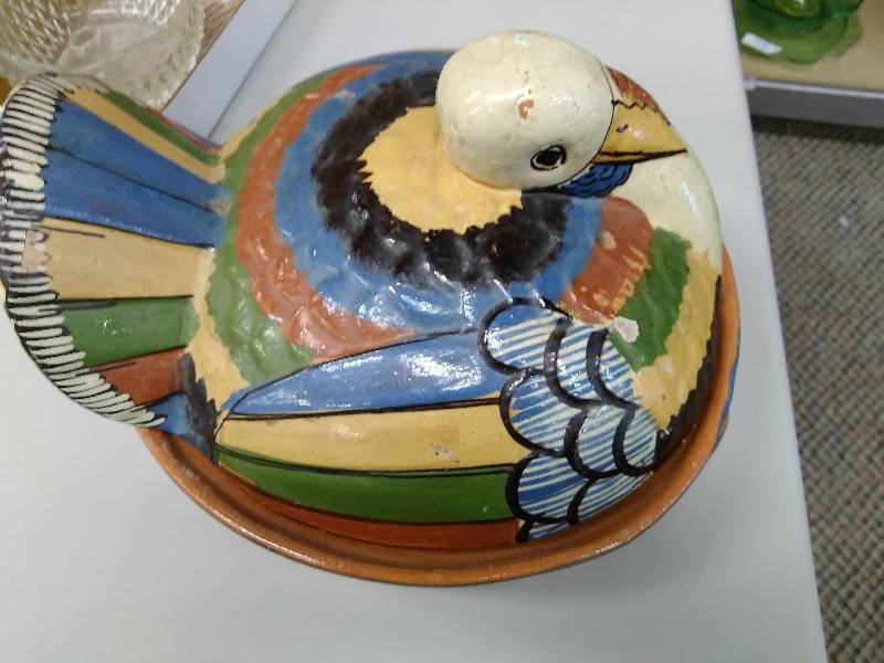 lot 62 image: Vintage Tlaquepaque Mexican Pottery Turkey Dish