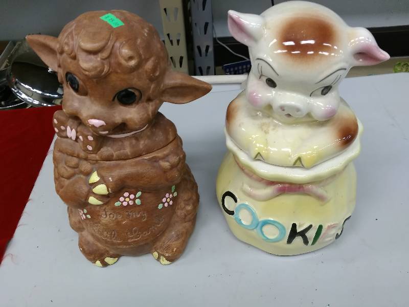 lot 64 image: Vintage Cookie Jars