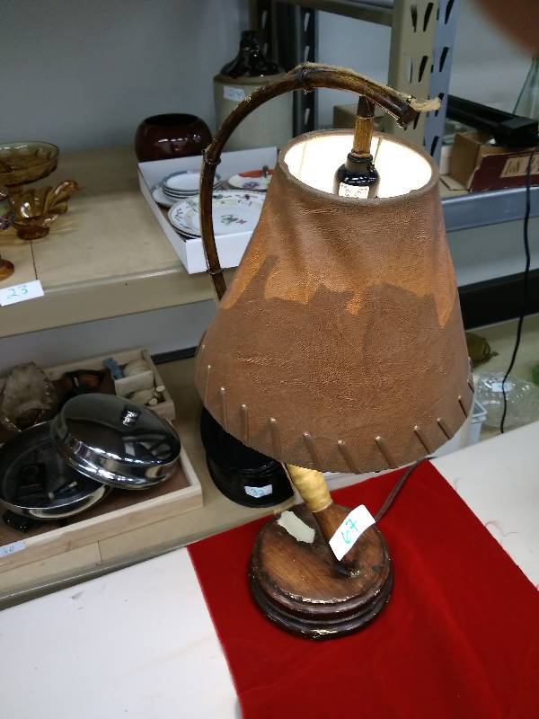 lot 67 image: Fishing Table Lamp