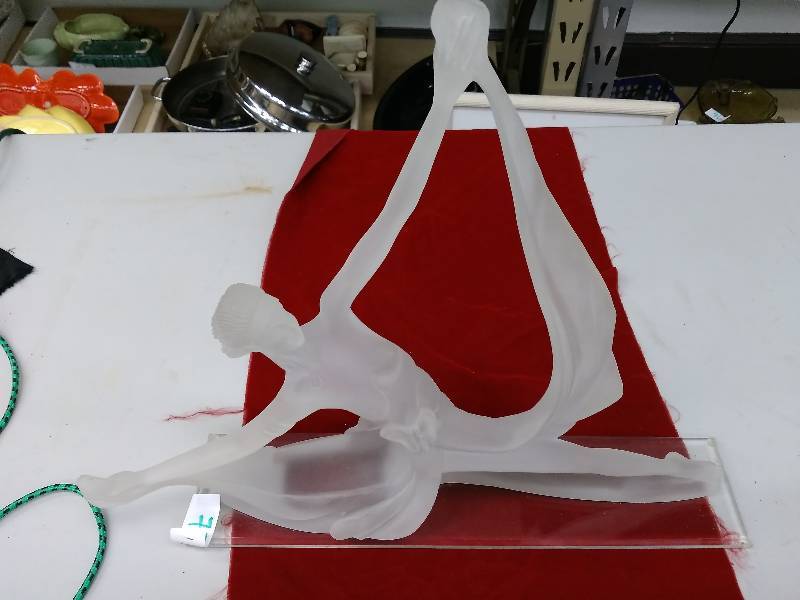 lot 77 image: Art Deco Statue