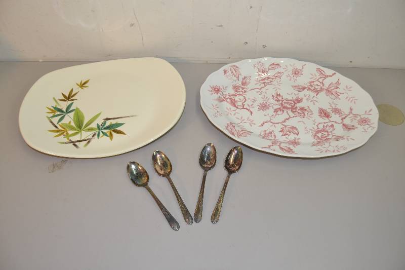 Serving trays Spoons