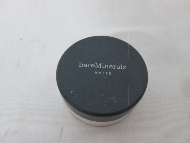 lot 40 image: Original SPF Foundation