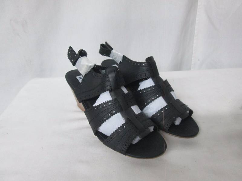 lot 30 image: XOXO Womens Sariah Sandal