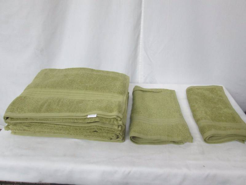 lot 46 image: Alcove Fast Dry 10-pc. Towel Set