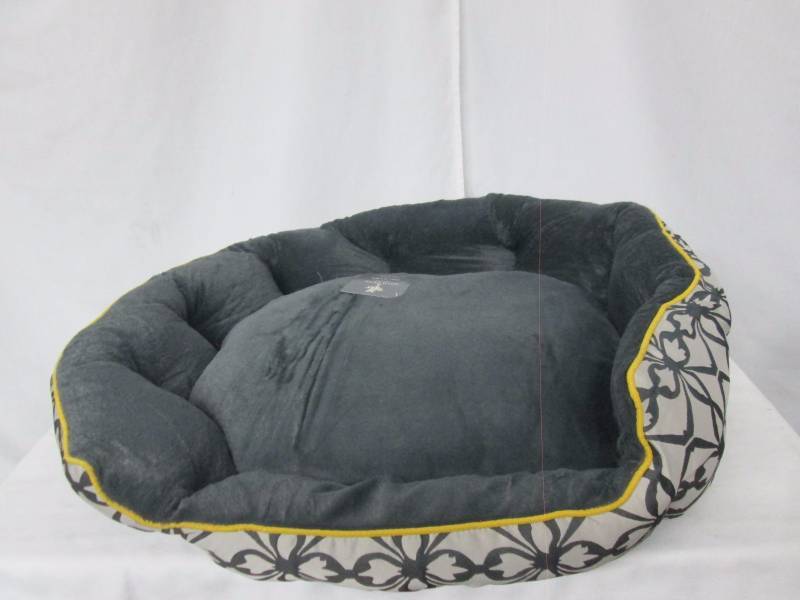 lot 63 image: Wild Olive Batik Lattice Pet Bed