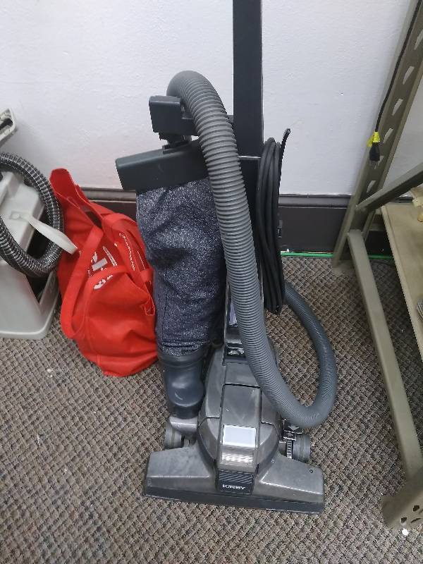 lot 5 image: Kirby Vacuum