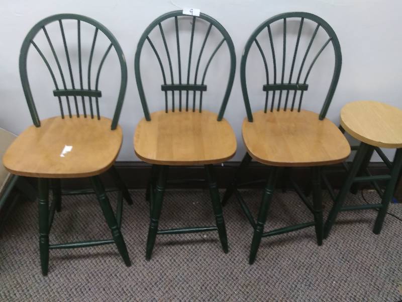 lot 9 image: Bar Chairs and Stool