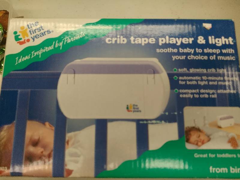lot 13 image: Crib Tape Player & Light