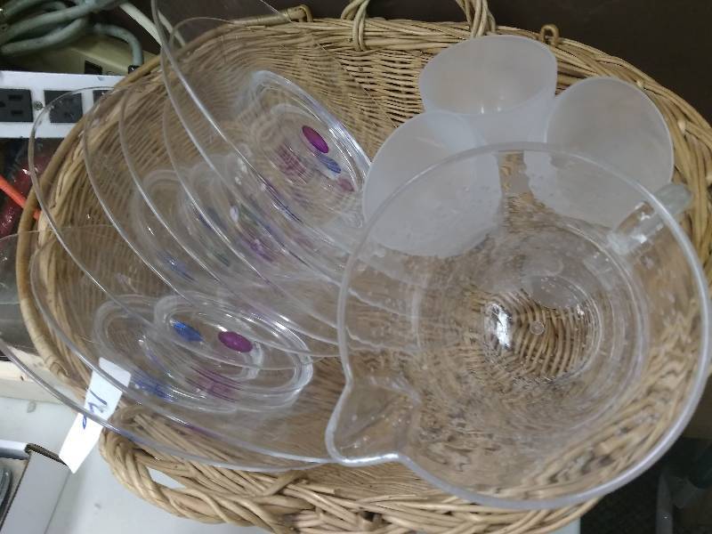 lot 16 image: OutdoorPicnic Lot