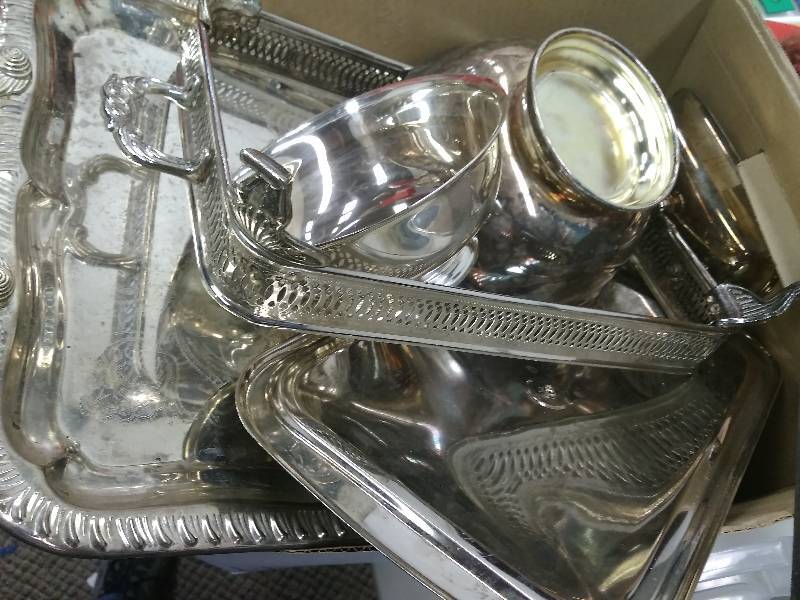 lot 18 image: Silver Lol