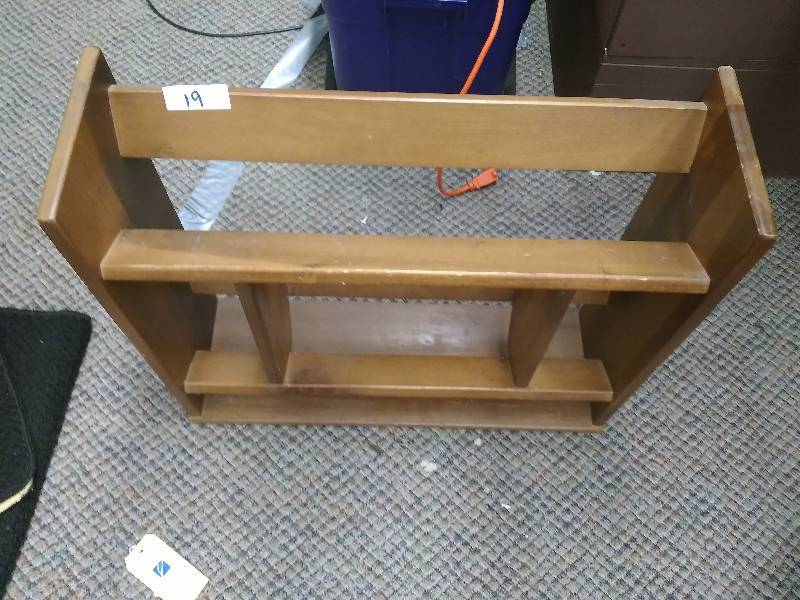 lot 19 image: Wood Rack