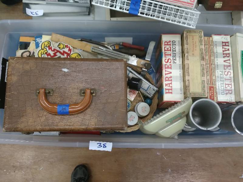 lot 38 image: Large Vintage Lot