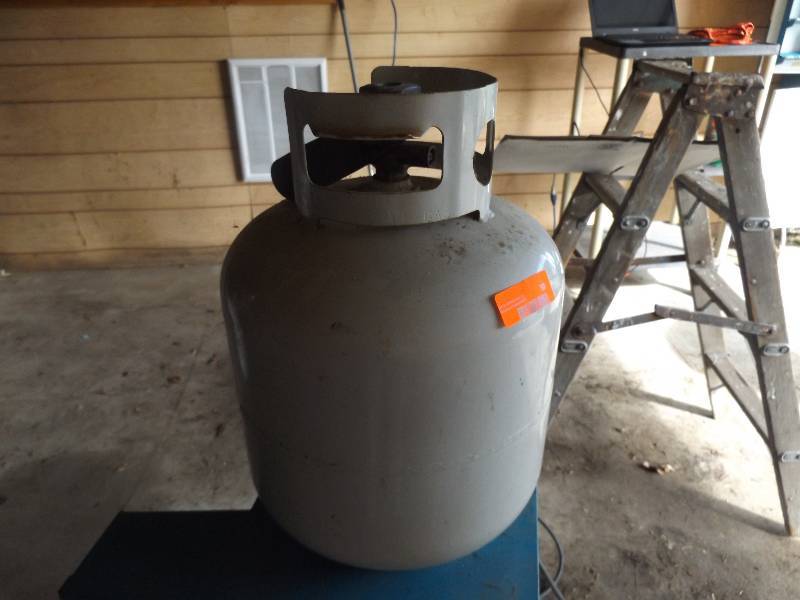lot 33 image: Propane tank...