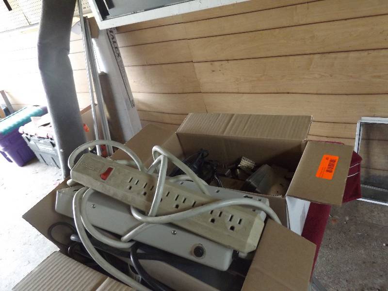 lot 45 image: Electrical strips, cords, large sta...