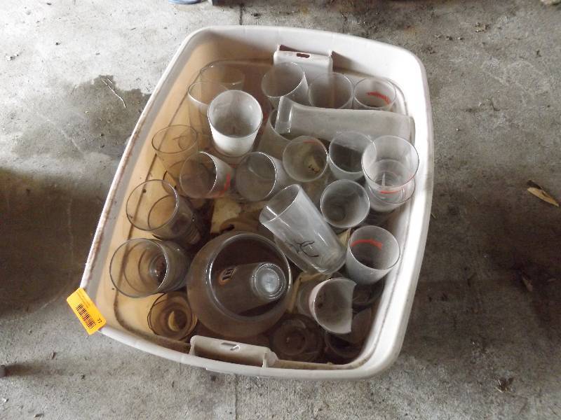 lot 77 image: Clear glass beer glasses, some mark...