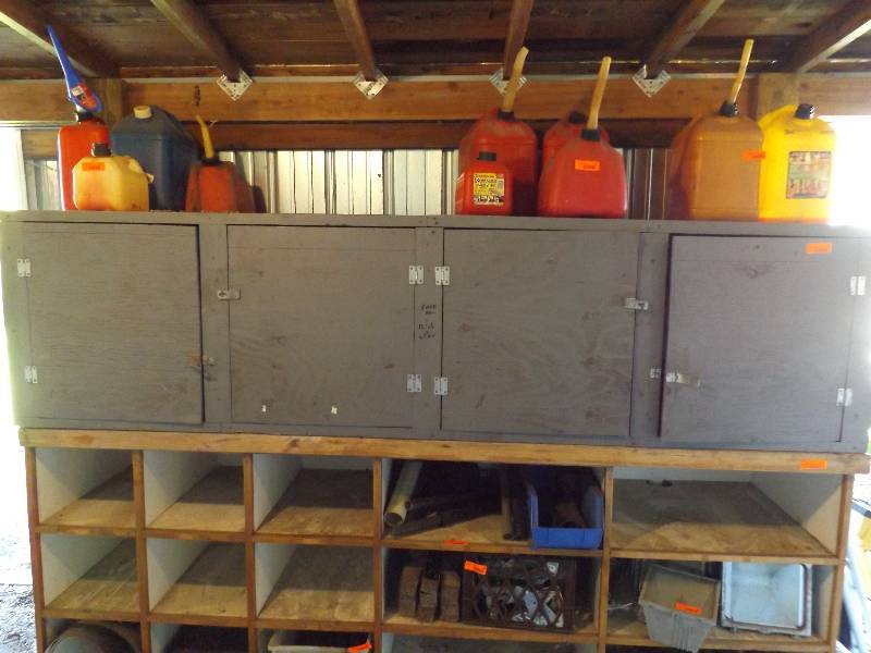 lot 101 image: Gray wood 4 door cabinet...