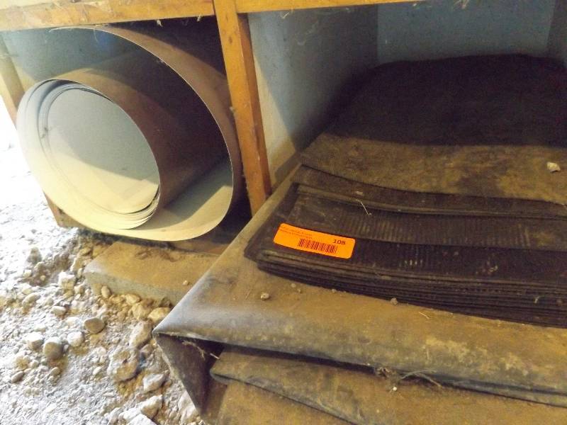 lot 108 image: Plastic black step protectors, Flashing